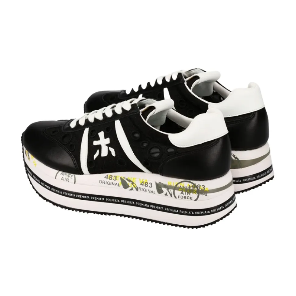Perforierte Lace Sneakers mit Plateausohle