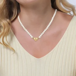 Perlenkette mit Herzanhänger und Edelweiß-Motiv