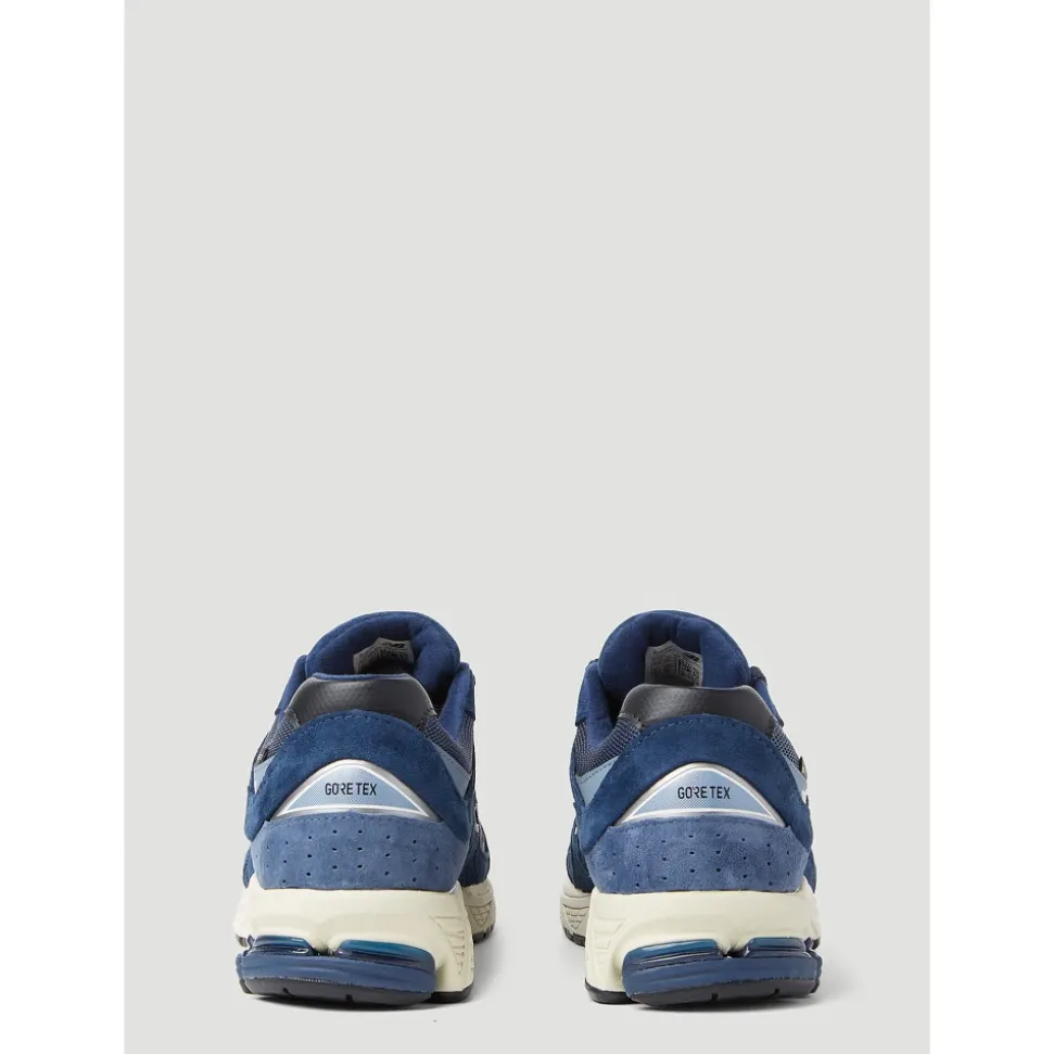 2002R Sneakers
