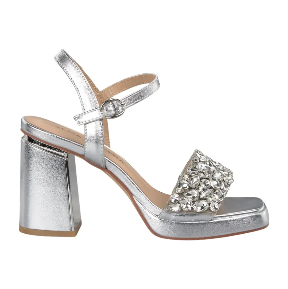 Sandalen mit breitem Strassriemen