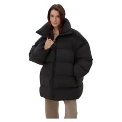 Schwarze gesteppte Daunenjacke mit hohem Kragen
