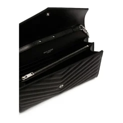 Schwarze Leder-Schultertasche mit Metallinitialen