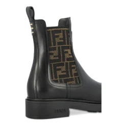 Schwarze Lederstiefel mit FF-Muster