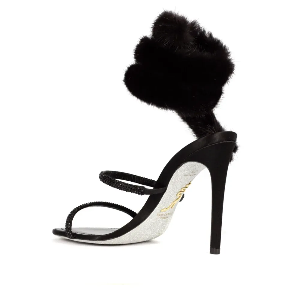 Schwarze Satinsandalen mit Pelzdetail