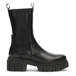 Schwarze Slip-On Chelsea-Boots auf Kleeblattsohle.Dieses Produkt fällt groß aus.