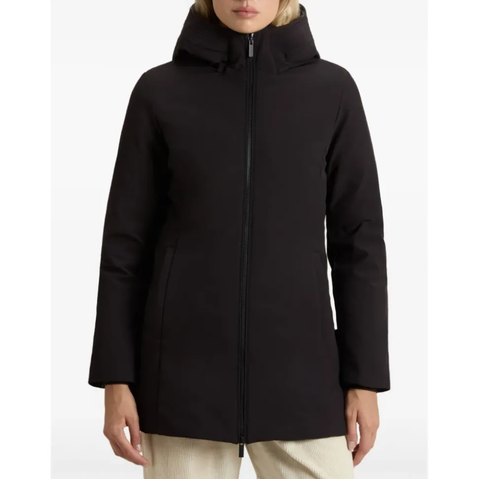 Schwarze Wintermäntel