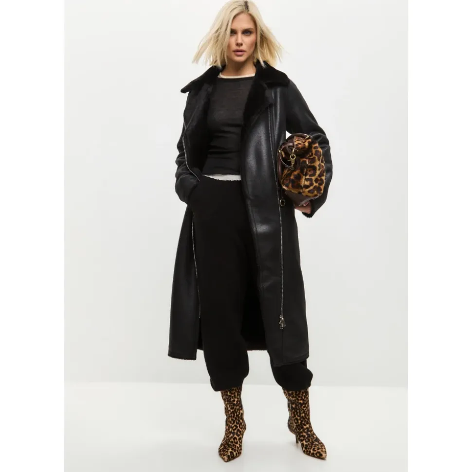 Schwarzer, wendbarer Shearling-Mantel in Langform aus Kunstleder