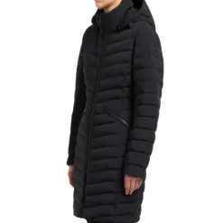 Schwarzer Wintermantel