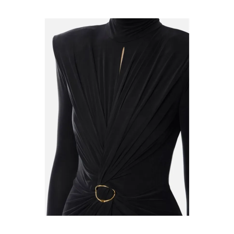 Schwarzes Abendkleid mit Drapierung