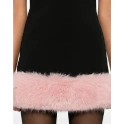 Schwarzes A-Linien-Kleid mit V-Ausschnitt