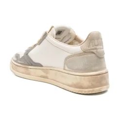 Silberne Sneakers für Frauen