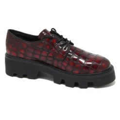 Slip-On Schuhe mit Krokodil-Print
