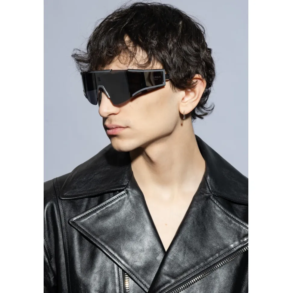 Sonnenbrille mit quadratischem Rahmen
