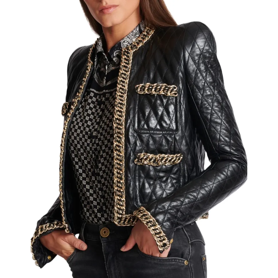 Steppjacke aus Leder mit Kettenbesatz
