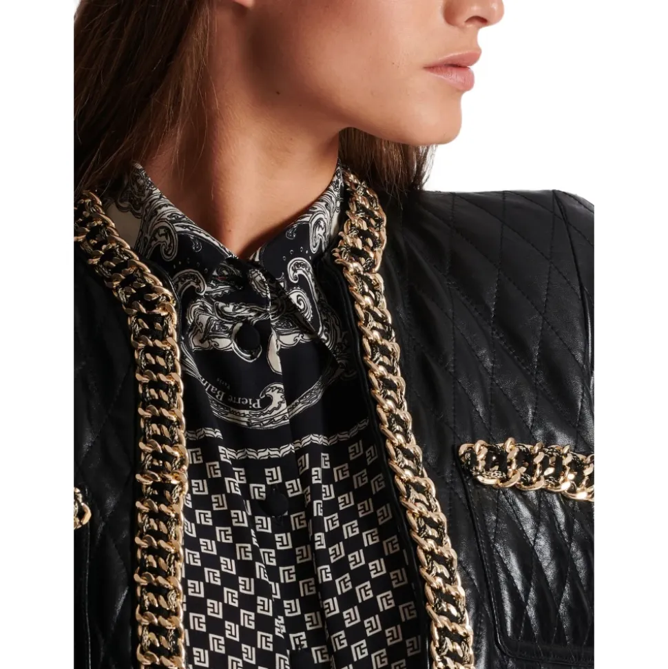 Steppjacke aus Leder mit Kettenbesatz