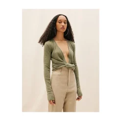 Verdrehte Strickjacke mit tiefem Ausschnitt