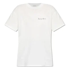 Walker Tee Lyrics