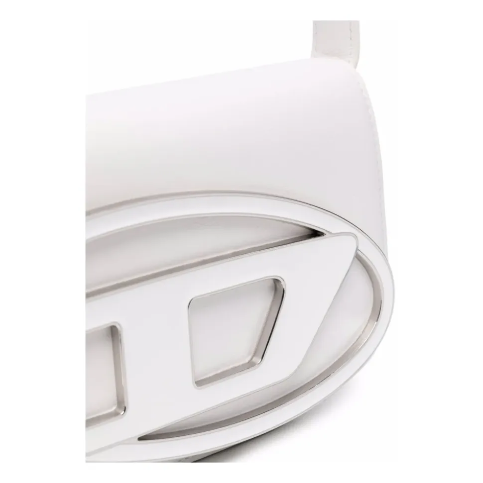 Weiße Kalbsleder Logo Plakette Tasche