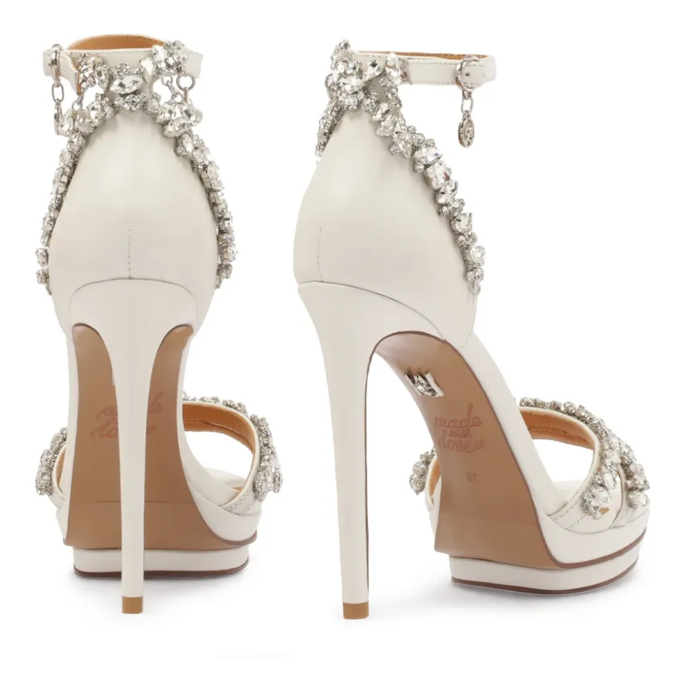 Weiße Sandalen aus der Hochzeitskollektion verziert mit Kristallen