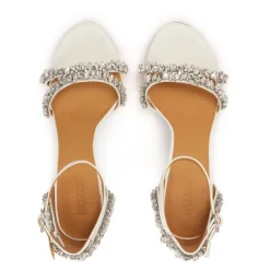 Weiße Sandalen aus der Hochzeitskollektion verziert mit Kristallen